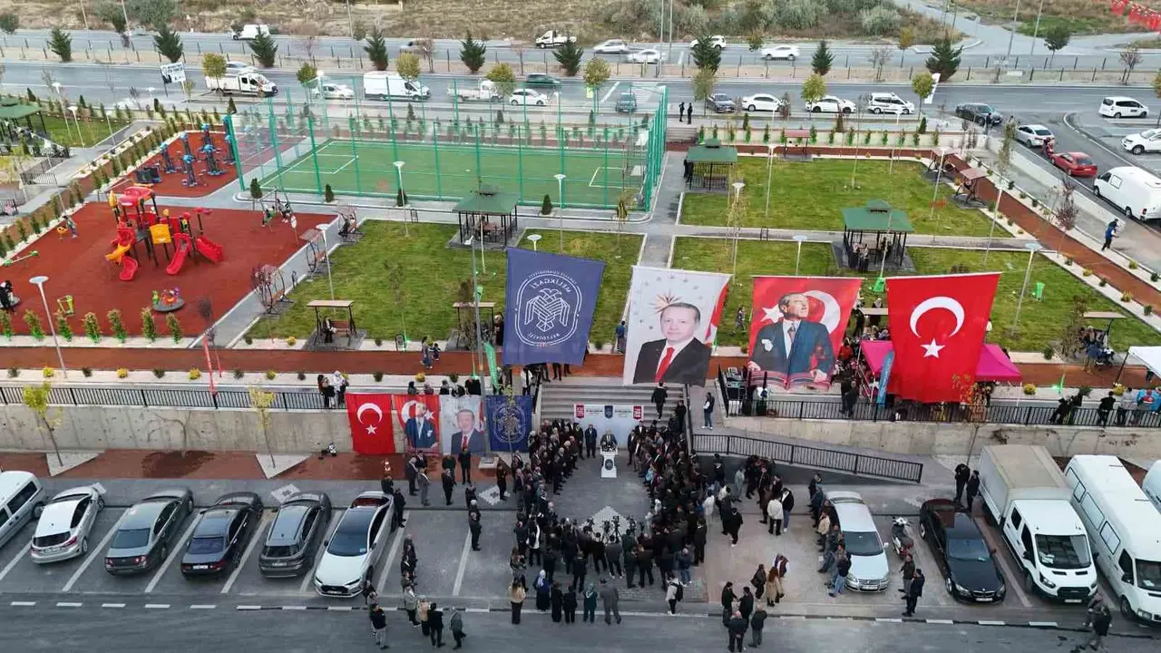 Melikgazi Belediyesi Fırat Yılmaz Çakıroğlu Parkı açıldı