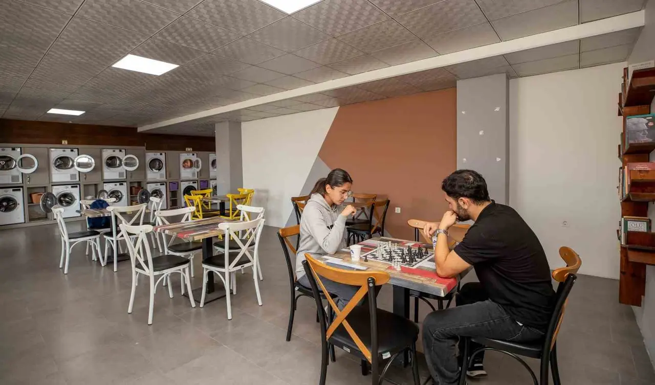 Mersin’de Çamaşır Kafeden 9 bin 800 öğrenci yararlandı