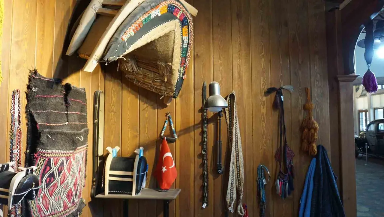 Nurettin usta, semercilik mesleğini minyatürleriyle yaşatmaya çalışıyor