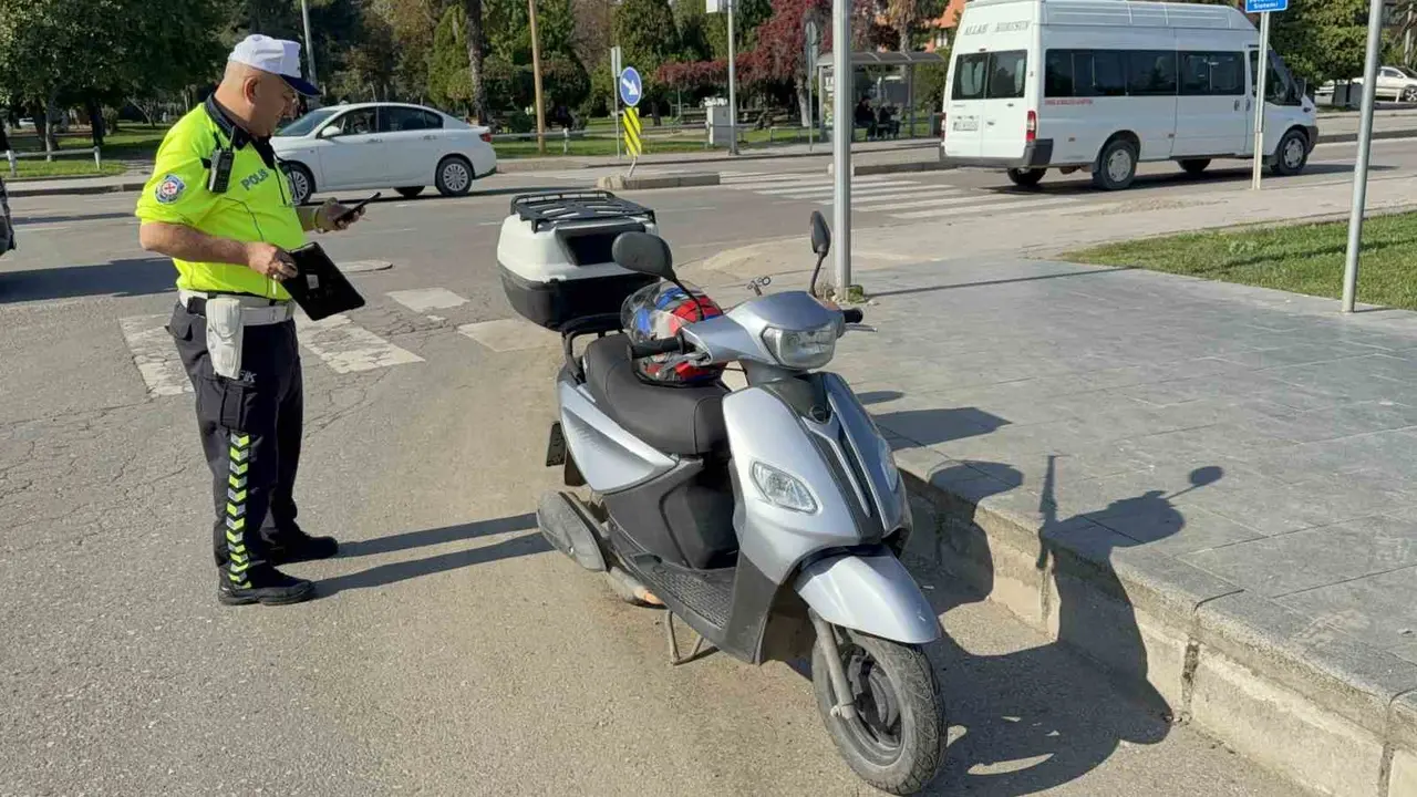 Samsun’da motosiklet devrildi, sürücü yaralandı
