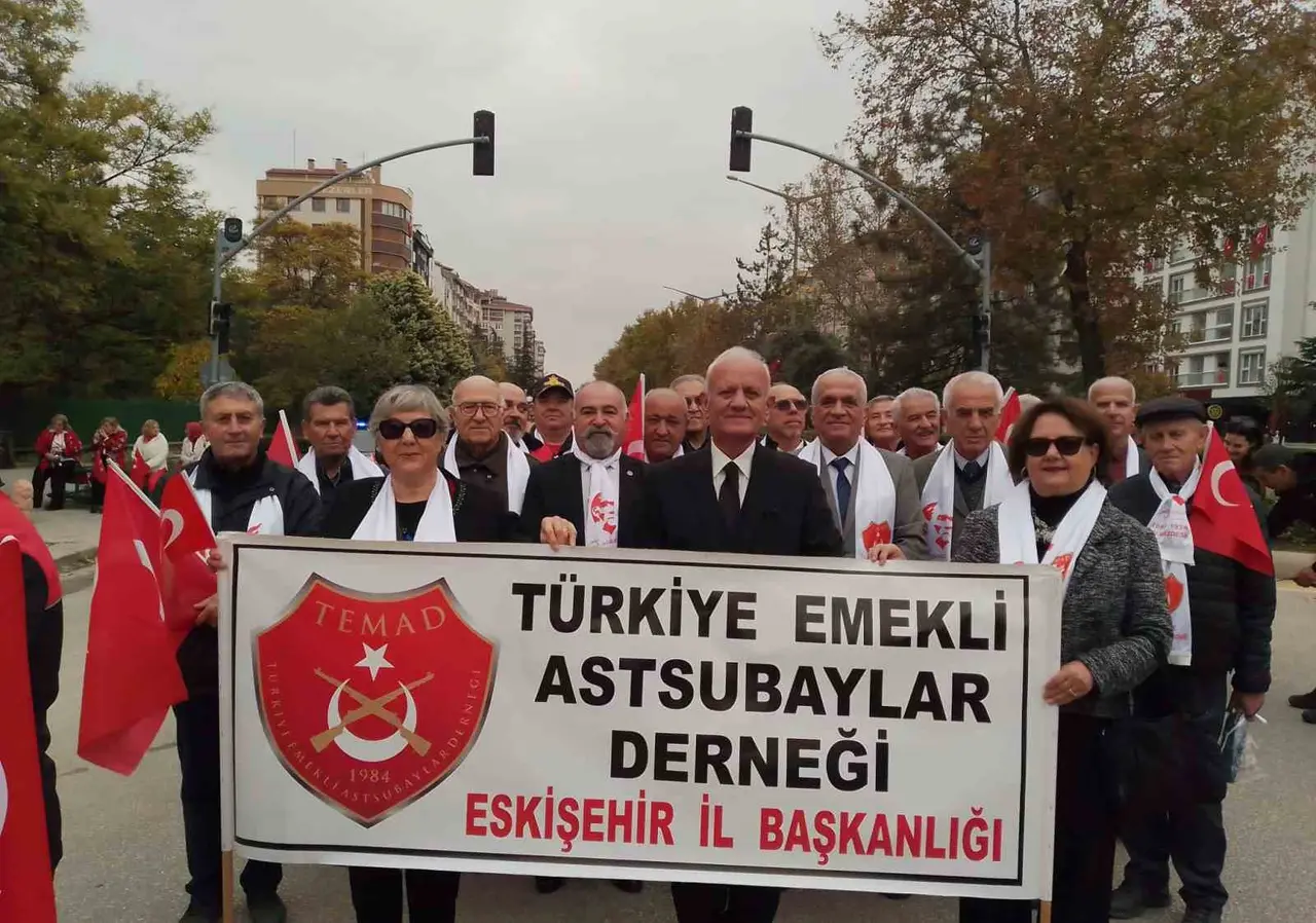 TEMAD Eskişehir İl Başkanlığı üyeleri 29 Ekim geçit töreninde yürüdü