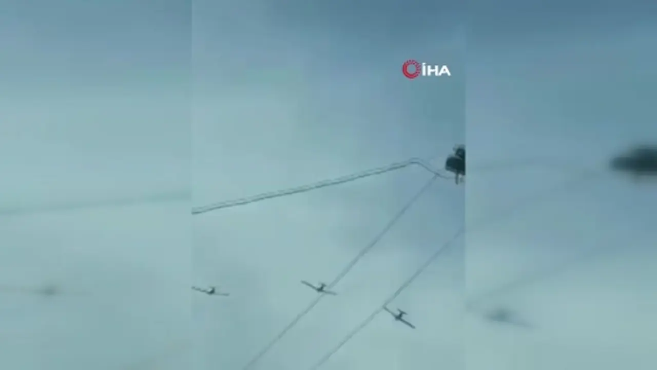 Filipinler ordusuna ait iki uçak havada çarpıştı: 4 ölü