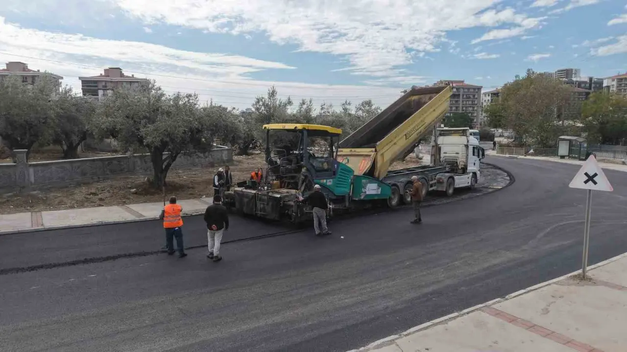 Ataşehir ve Harmandalı’da yollar asfaltlanıyor