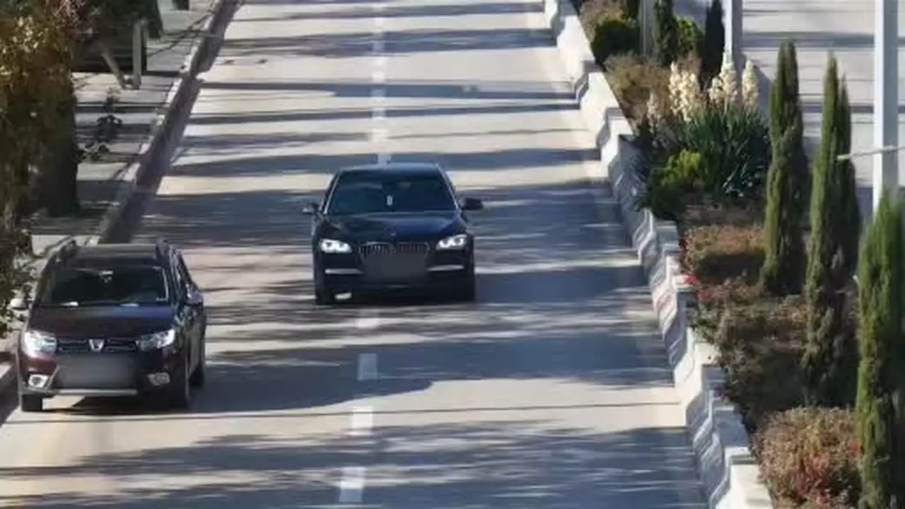 Trafik denetimindeki ilginç anlar dron kamerasında: Aracını bırakıp yaya olarak kaçmaya çalıştı