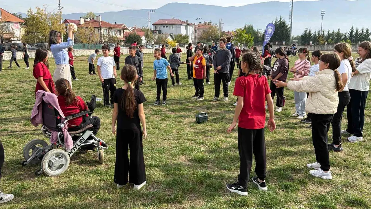 Bolu’da Cumhuriyet coşkusu gökyüzünde