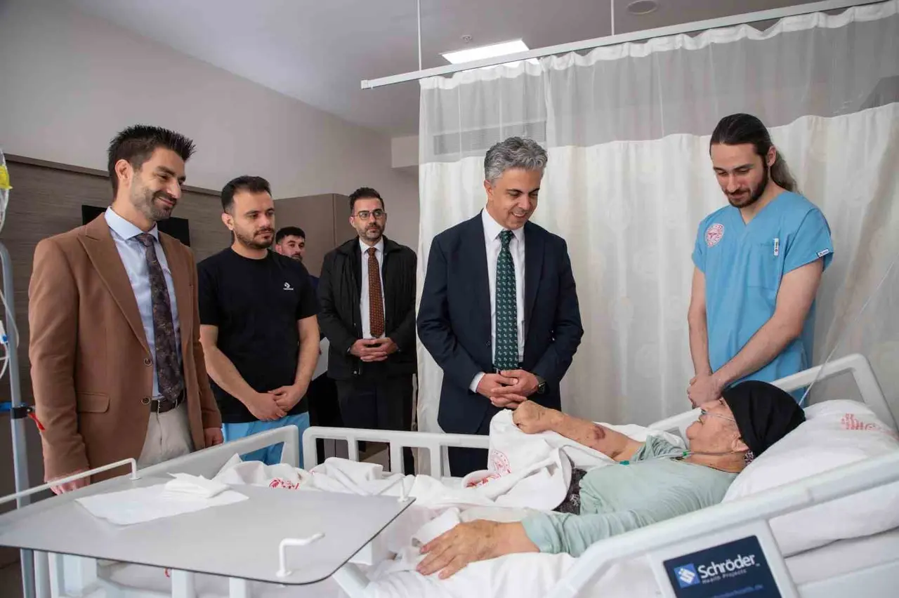 Kuyrukluyıldız ve Taş’tan yatarak tedavi gören hastalara ziyaret