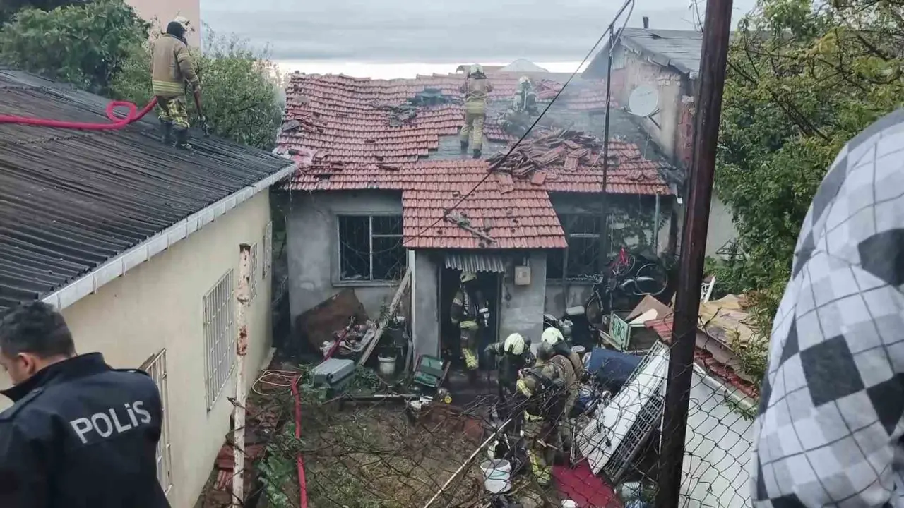 Maltepe’de gecekondu yangını: 12 yaşındaki çocuk hayatını kaybetti