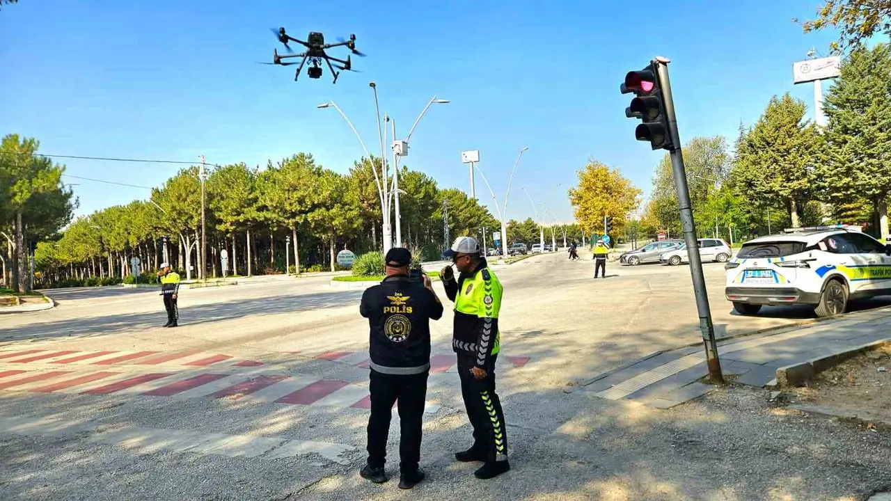 Elazığ’da KPSS adaylarının kullandığı yollar dronla denetlendi