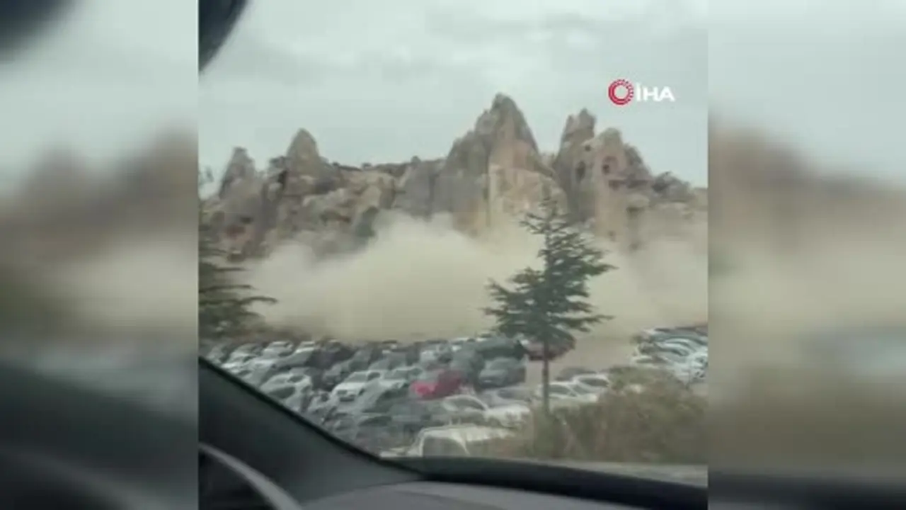 Kapadokya’da peribacasının çökme anı kamerada