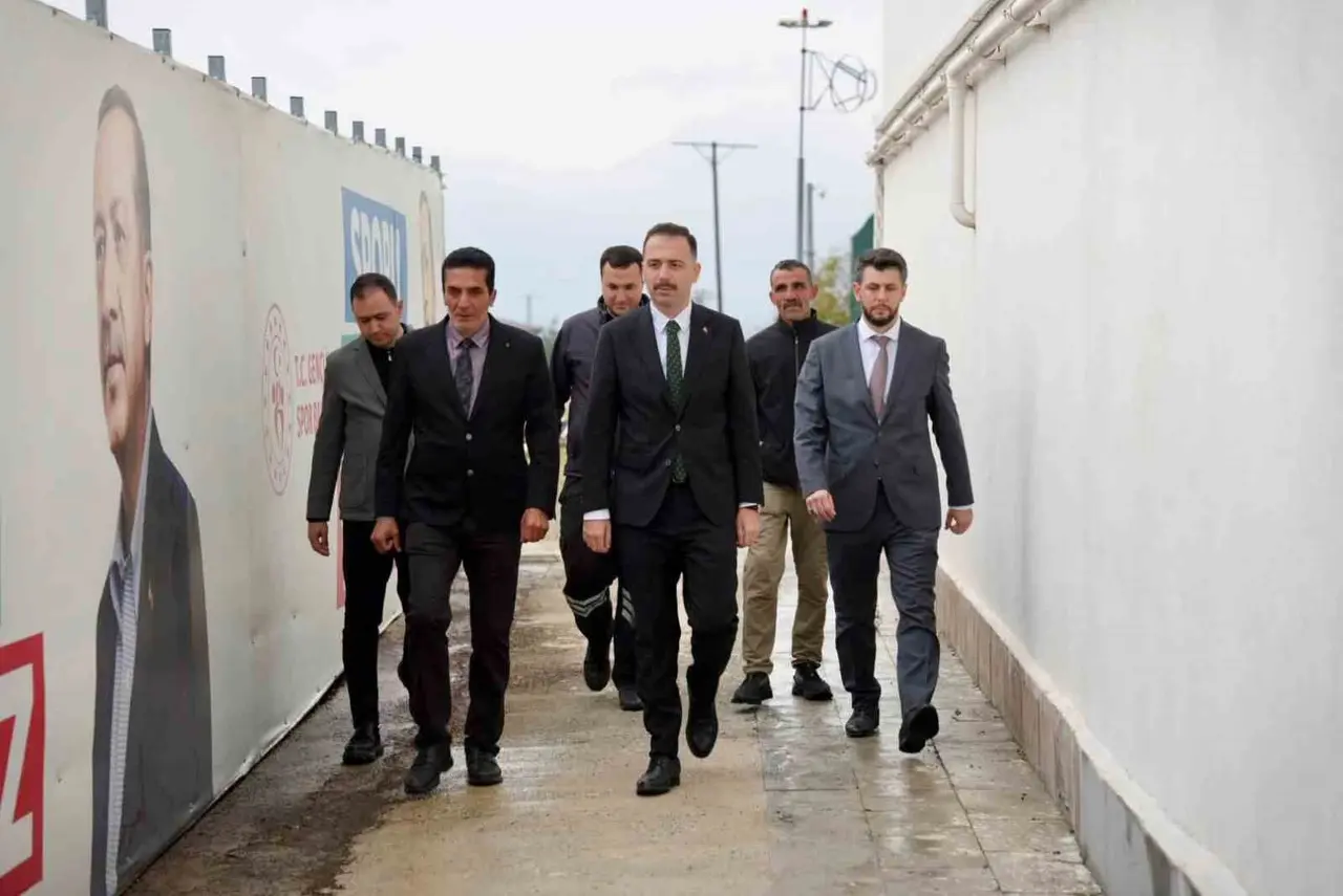 Üzümlü’de yapımı devam eden güreş salonunda inceleme