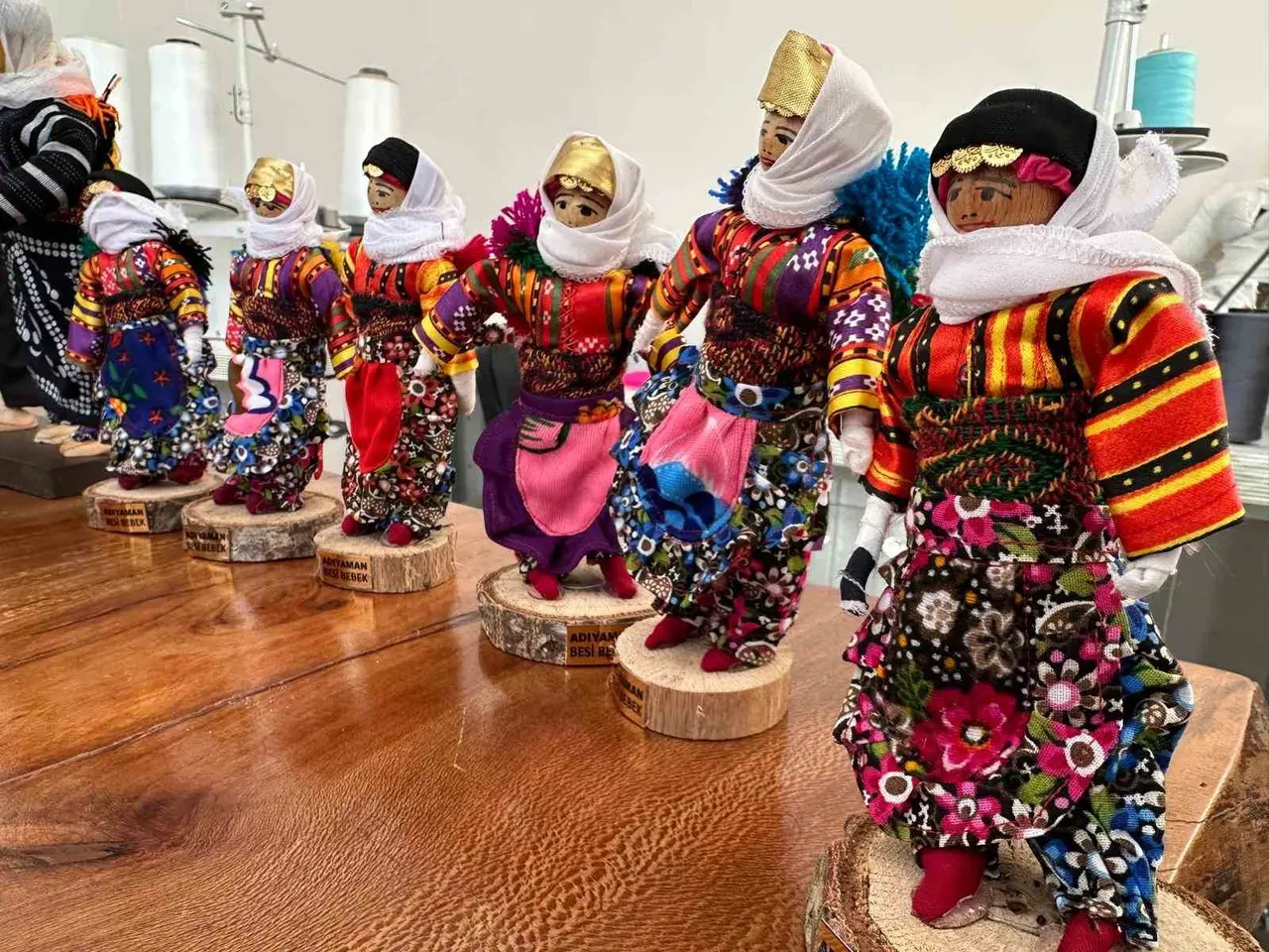 Anneannesinin mirasını bebeklerle dünyaya tanıttı