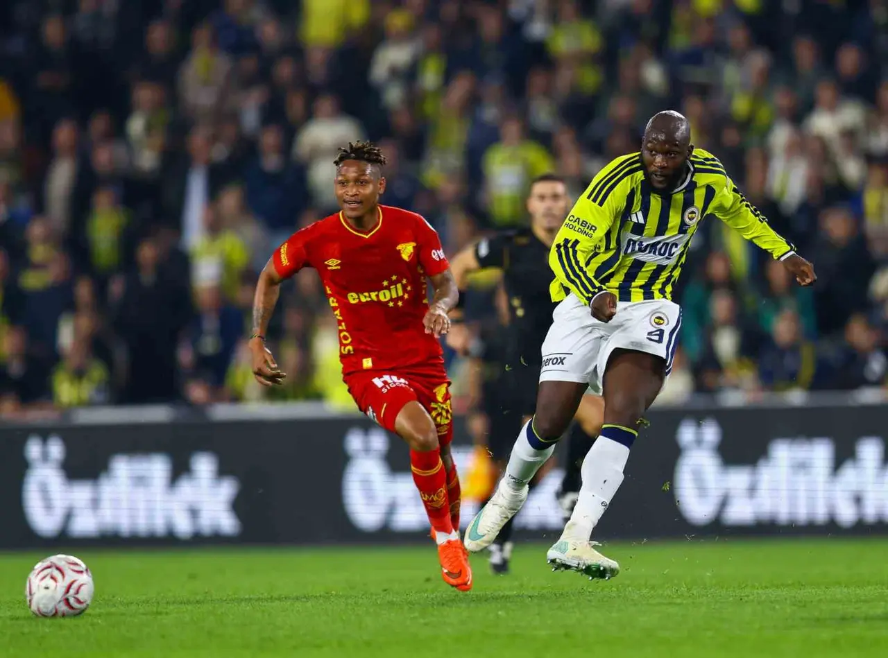 Trendyol Süper Lig: Fenerbahçe: 1 - Göztepe: 0 (İlk yarı)