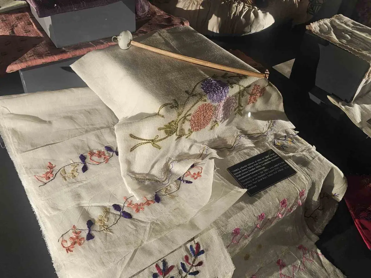 Elazığ’da 86 yıl önce işlenen el işi  eserler sergileniyor