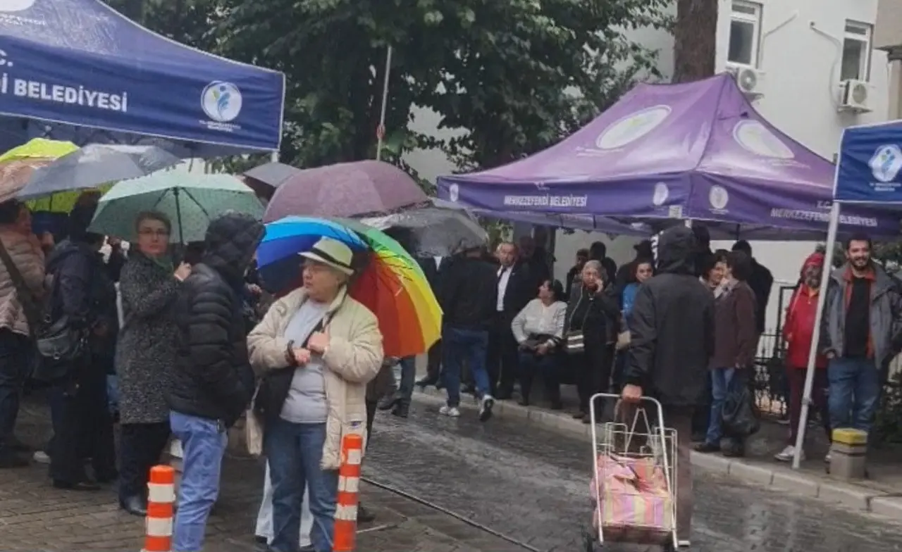 Başkan Doğan’ın destekçileri sağanak yağışa aldırmadı