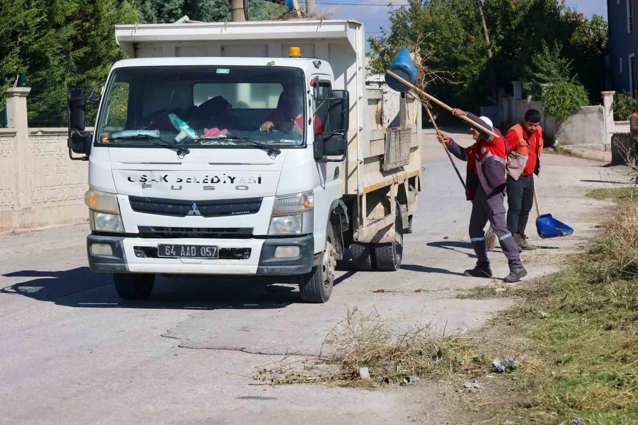 Uşak Belediyesinden kent genelinde temizlik çalışması sürdürülüyor