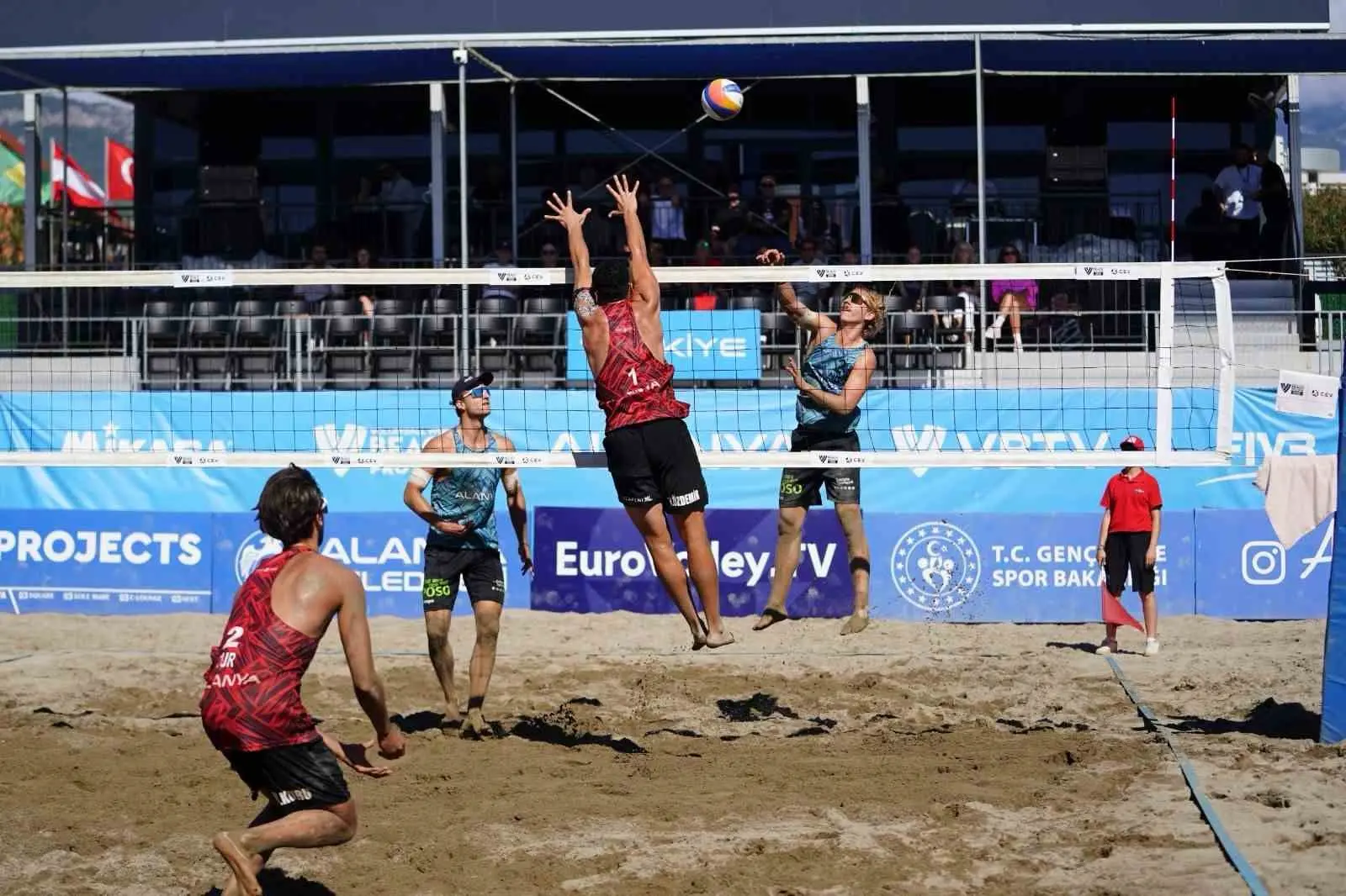 Alanya’da plaj voleybolu şöleni tamamlandı