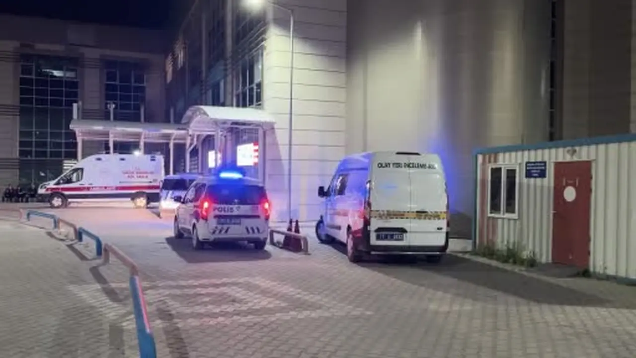 Yemek sofrasında evlat dehşeti: Babasını bıçakla öldürdü