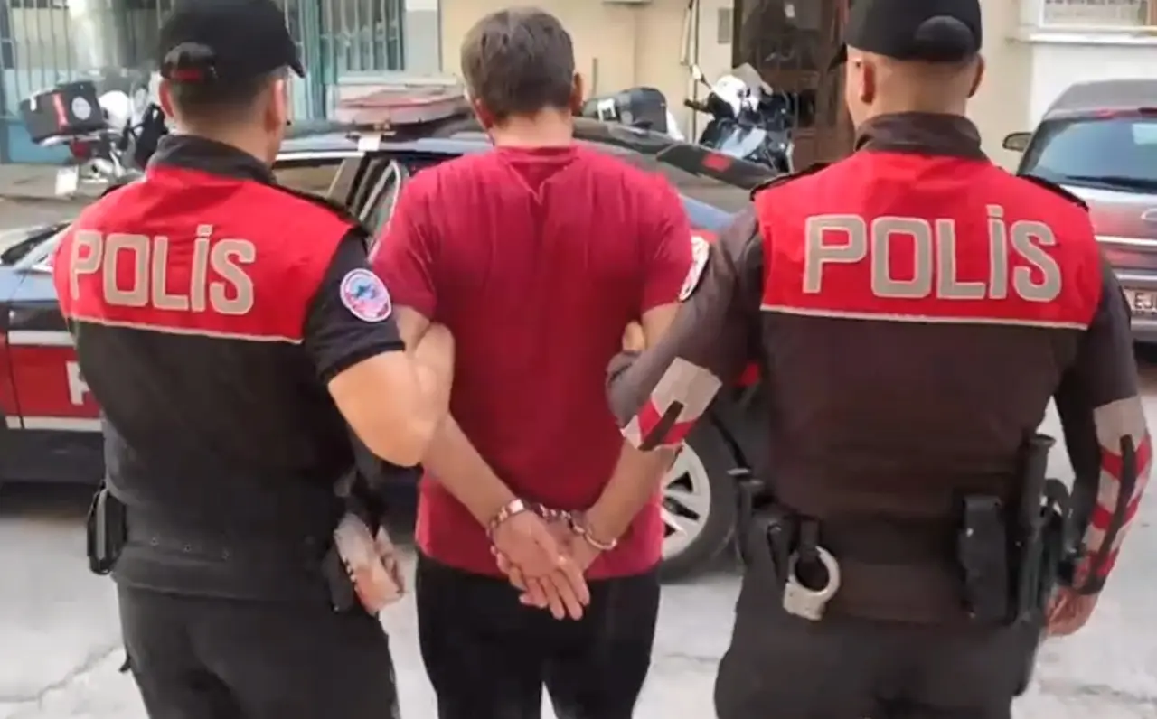 Torbacı yakalandı, deste deste para ele geçirildi