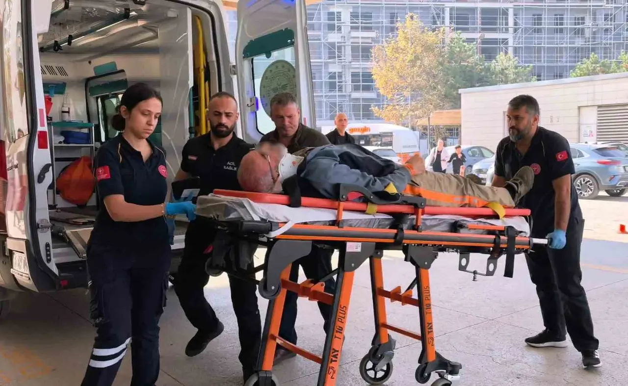 İnegöl’de çatıdan düşen 65 yaşındaki usta yaralandı