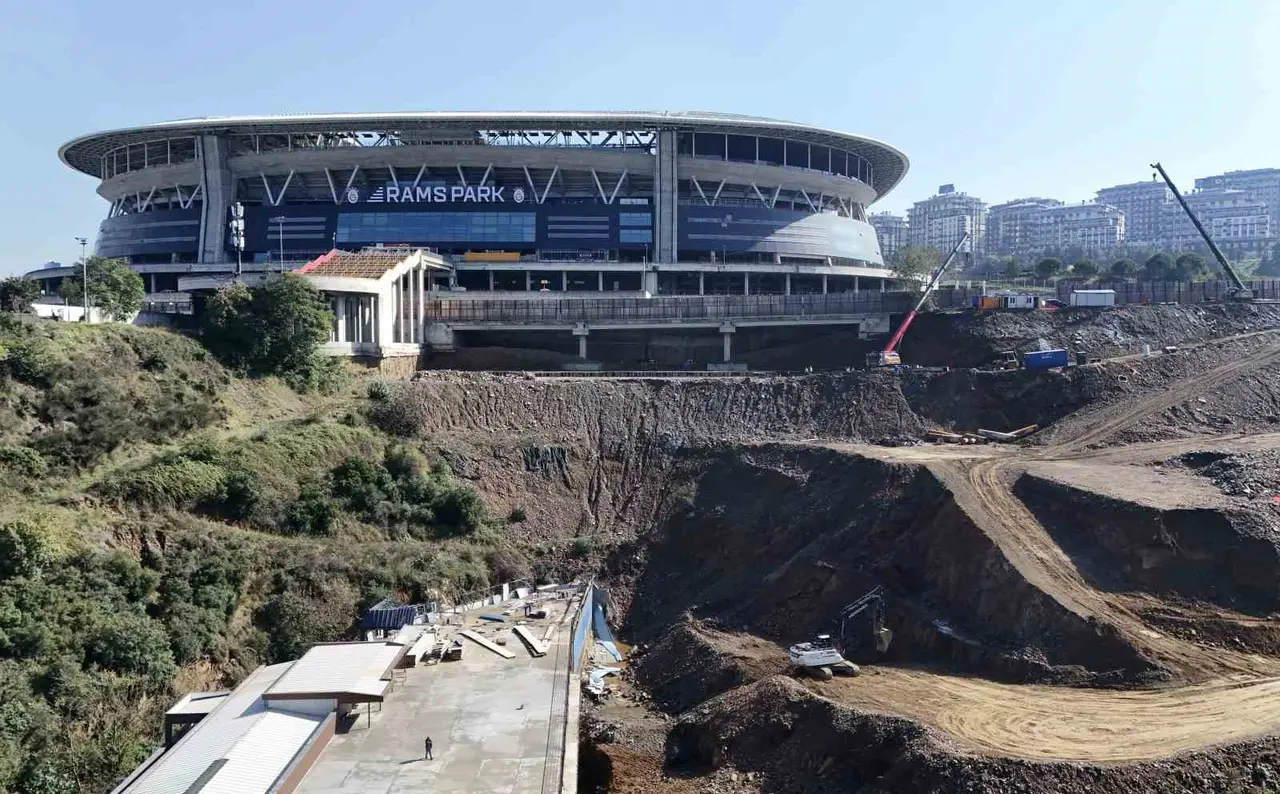 Sel sonrası Galatasaray stadında çalışmalar sürüyor