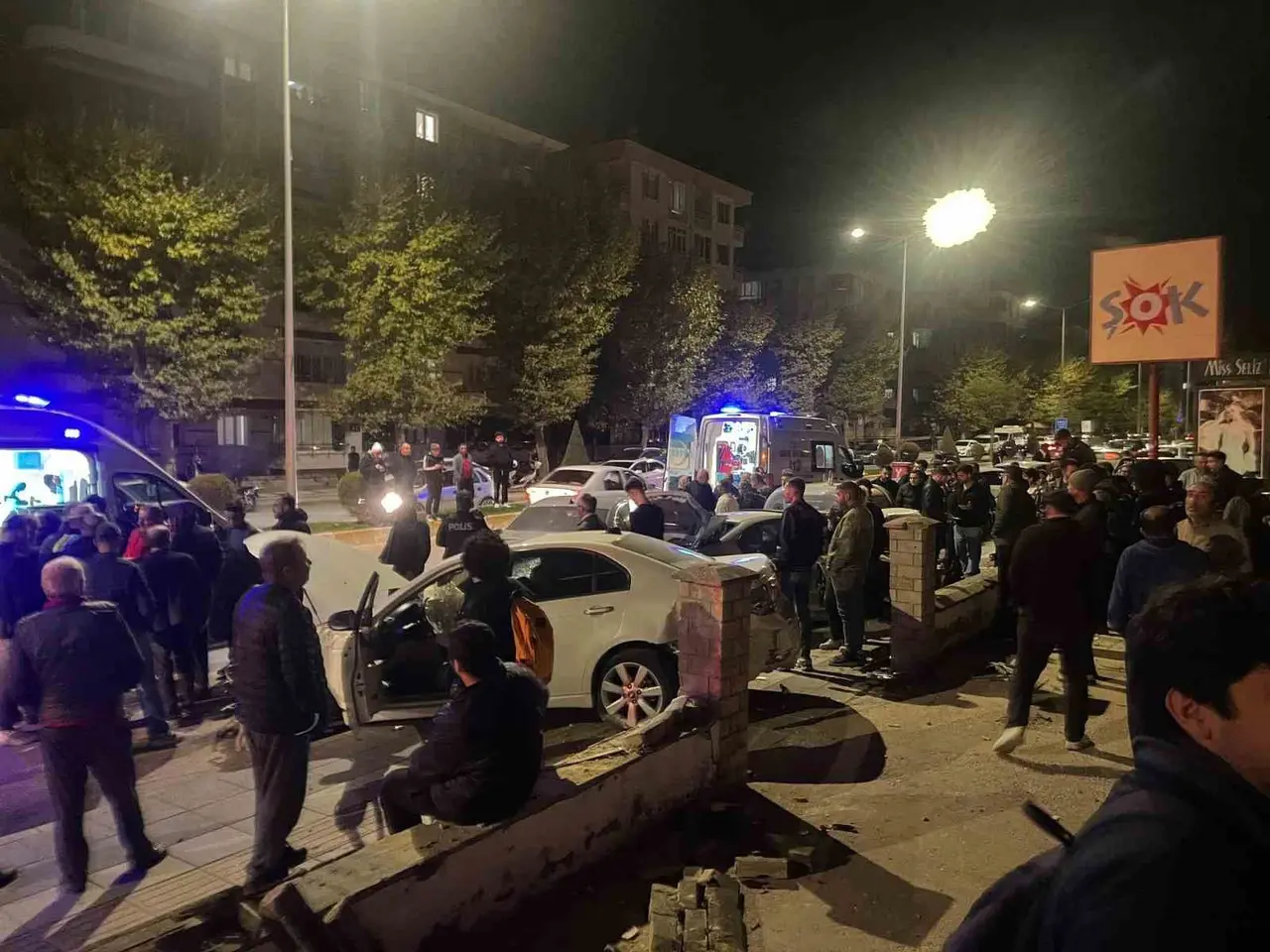 Çorum’da iki otomobil çarpıştı: 4 yaralı