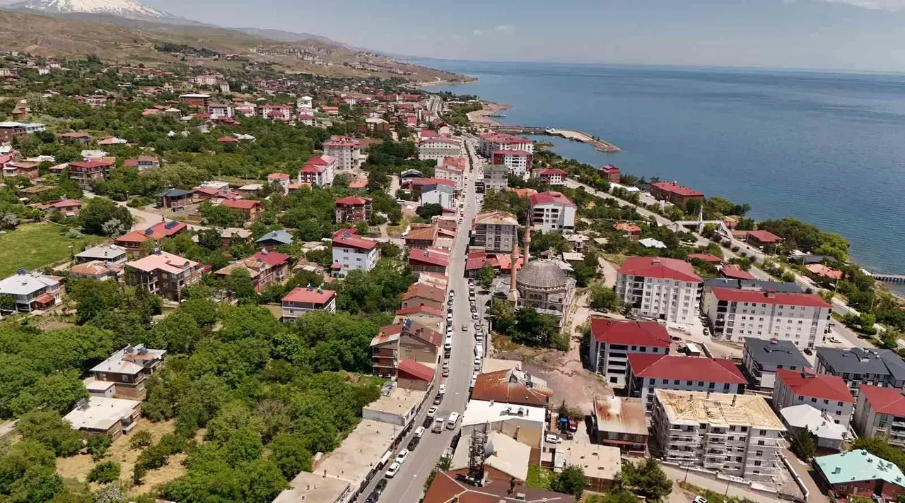 Ahlat’ta 86 yıllık caddeye taş ustasının ismi verildi