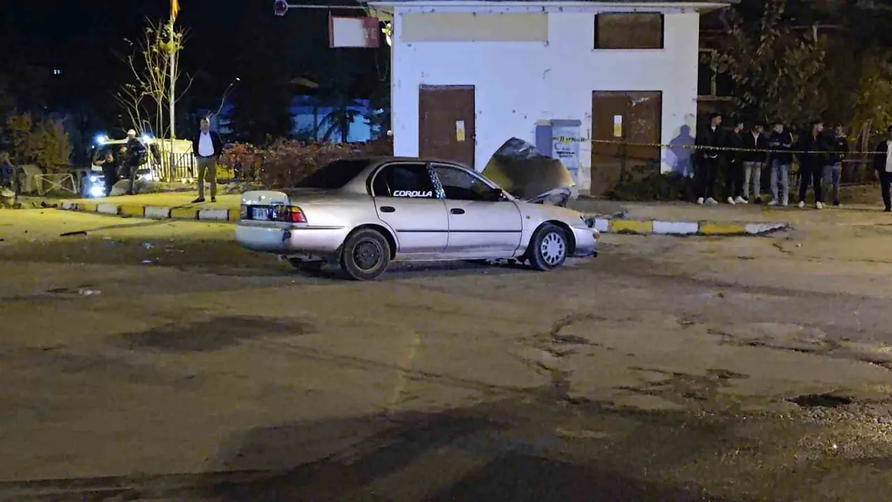 Isparta’da otomobiller kavşakta çarpıştı: 3 yaralı