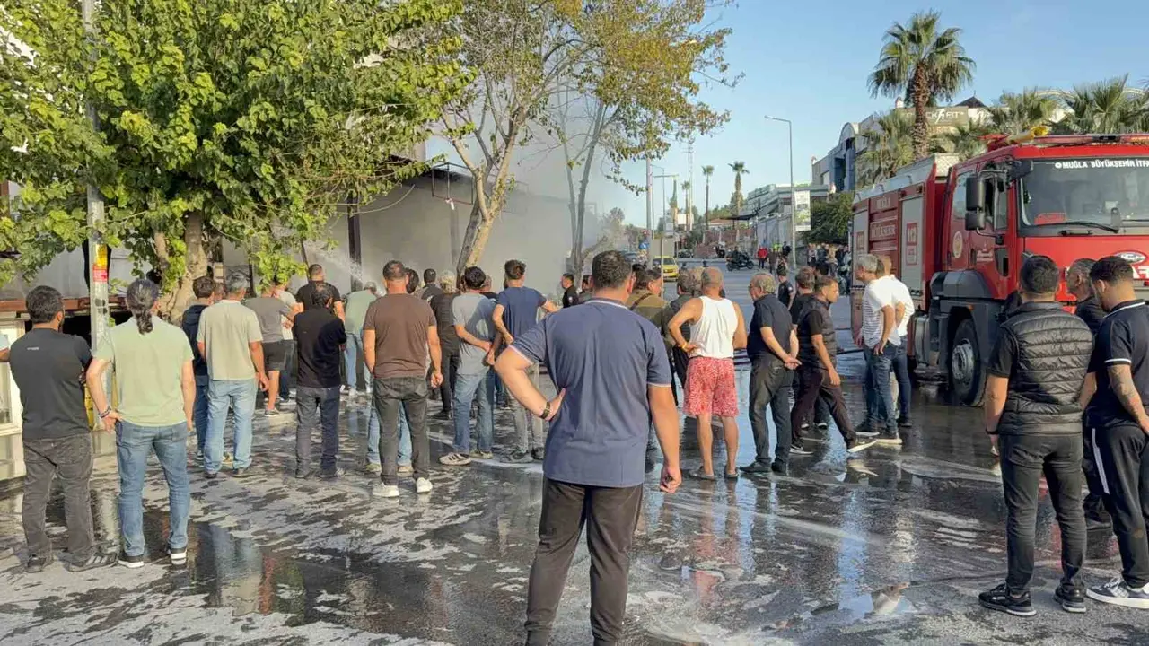 Bodrum’da alev topuna dönen depo 15 dakikada kül oldu