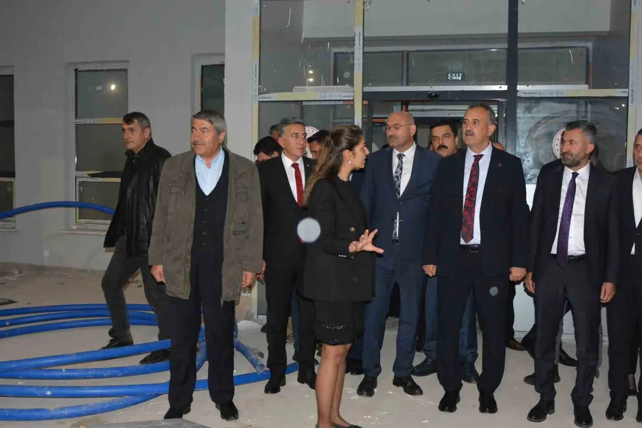 Vali Önder Bozkurt Patnos’ta Seyir Tepesi’ne hayran kaldı