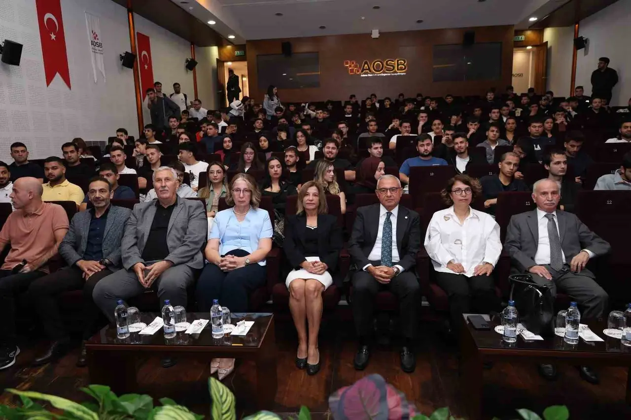Öğrenciler, sanayi sektörü ve kariyer fırsatları hakkında bilgilendirildi