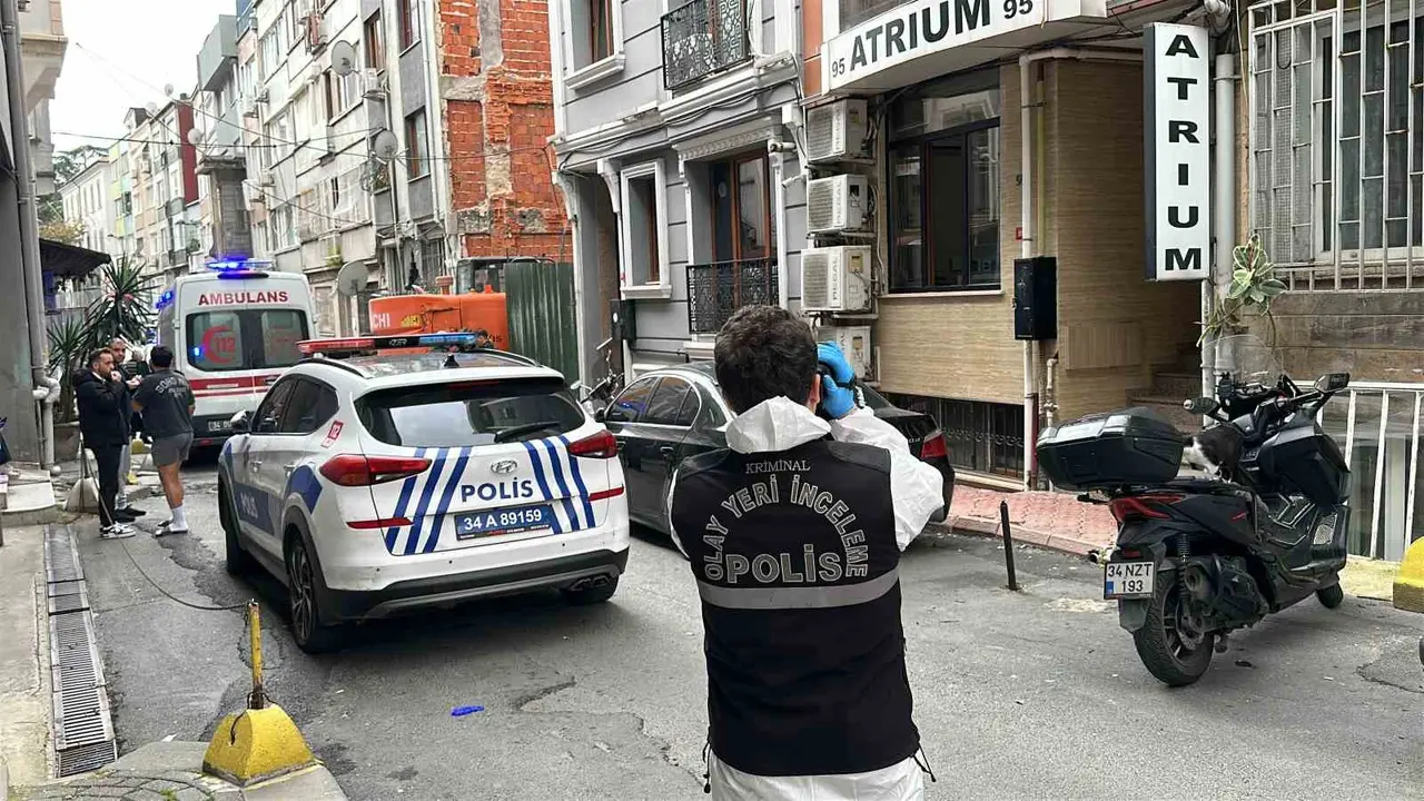 Şişli’de çatıya çıkan genç kadın apartman boşluğuna düşerek hayatını kaybetti