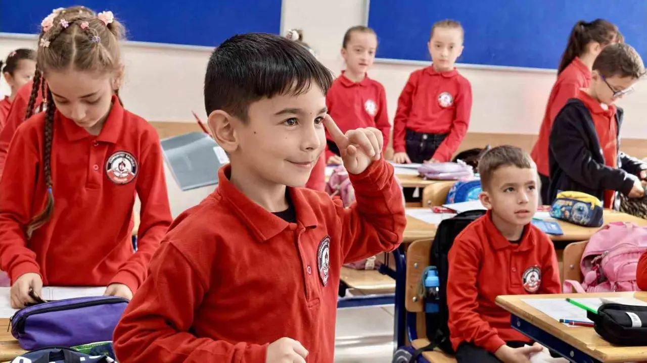 Hisarcık’ta minik öğrencilerin mektupları mutluluğa dönüştü