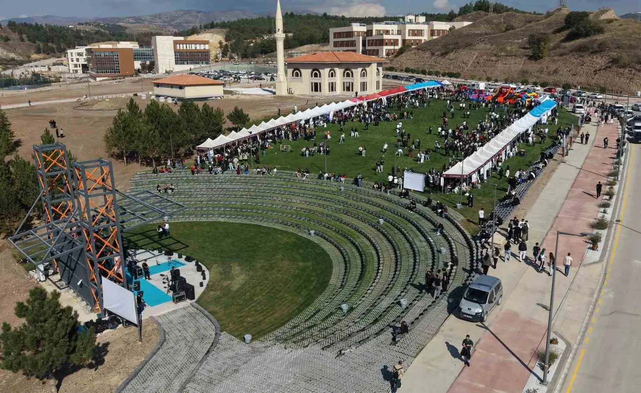 Hitit Üniversitesi’nde "Hitit’e Hoş Geldin Şenliği’26" coşkusu