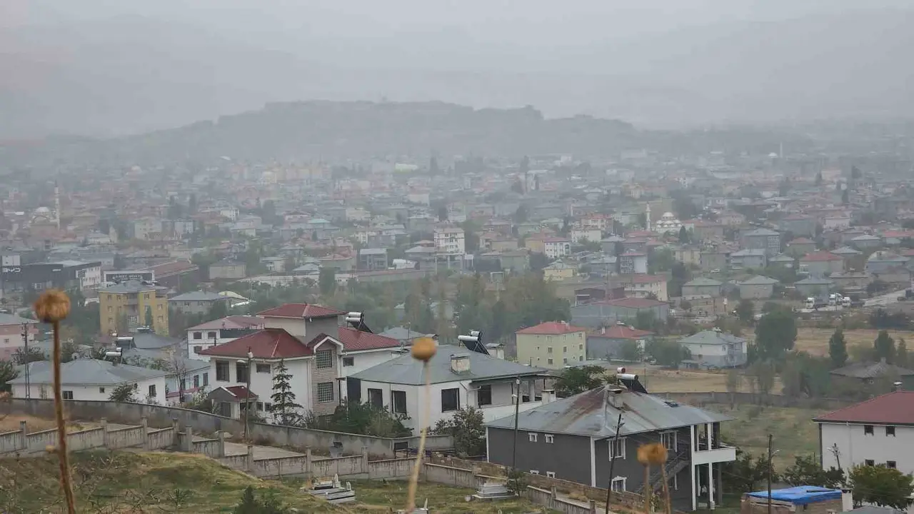 Van’da sis ve yağmur etkili oldu