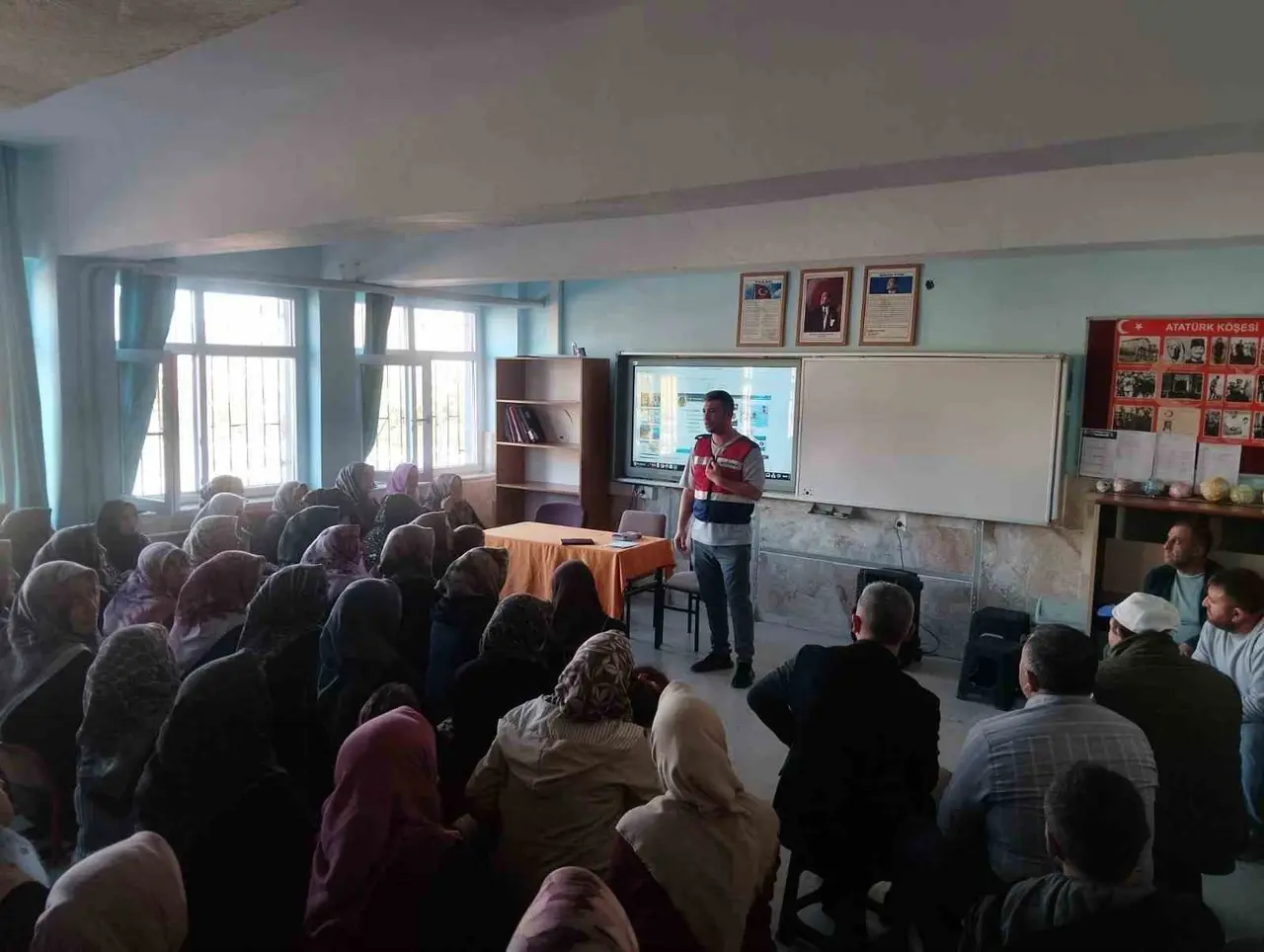 Öğrencilere ve velilere kapsamlı siber güvenlik eğitimi