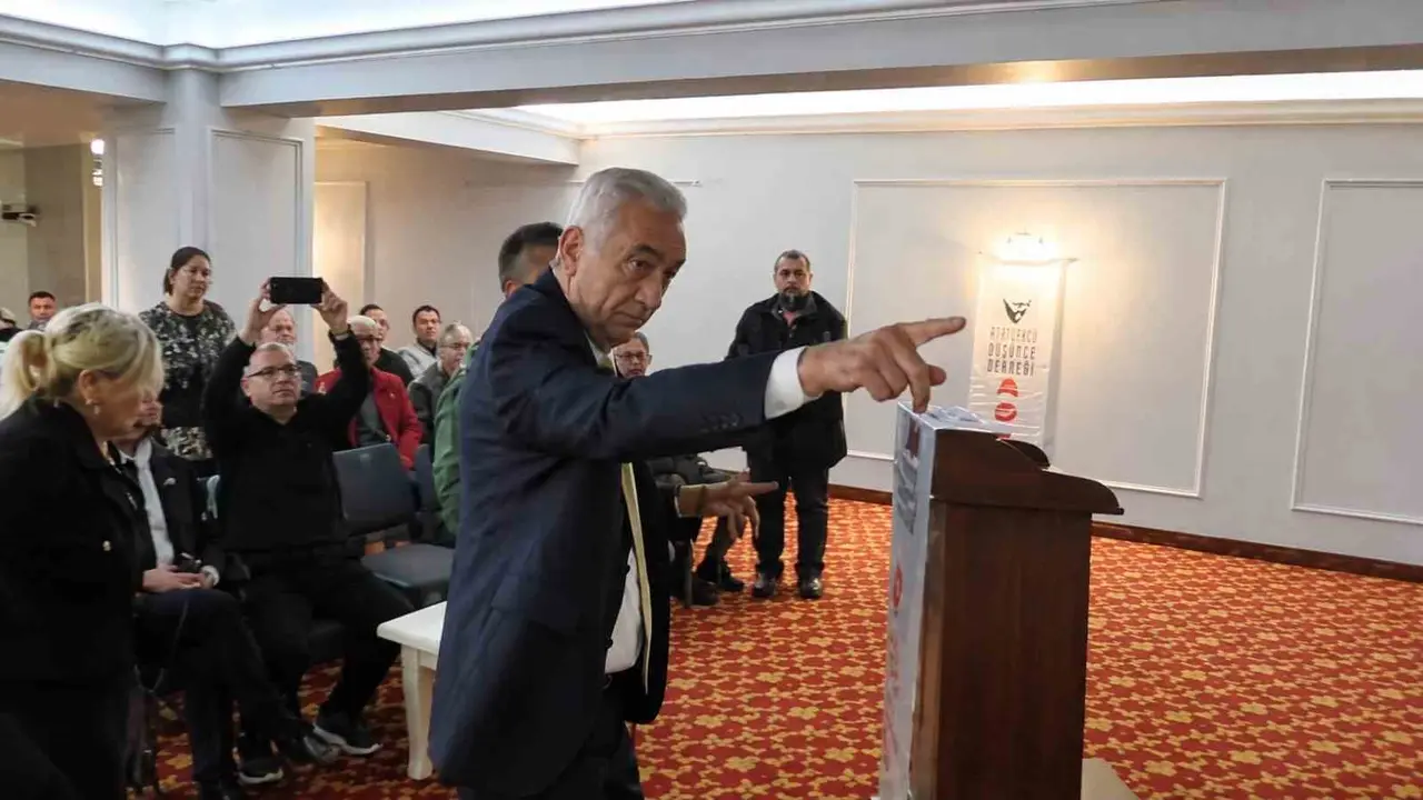 Süheyl Batum ile CHP’li ilçe başkanı arasında "mutlak butlan" tartışması