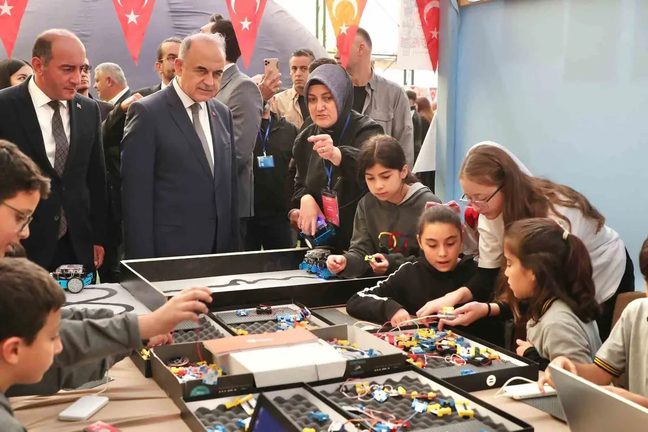 Ordu’da öğrencilerin bilim şenliği başladı: 30 atölyede 3 bin kişiye ulaşılması hedefleniyor