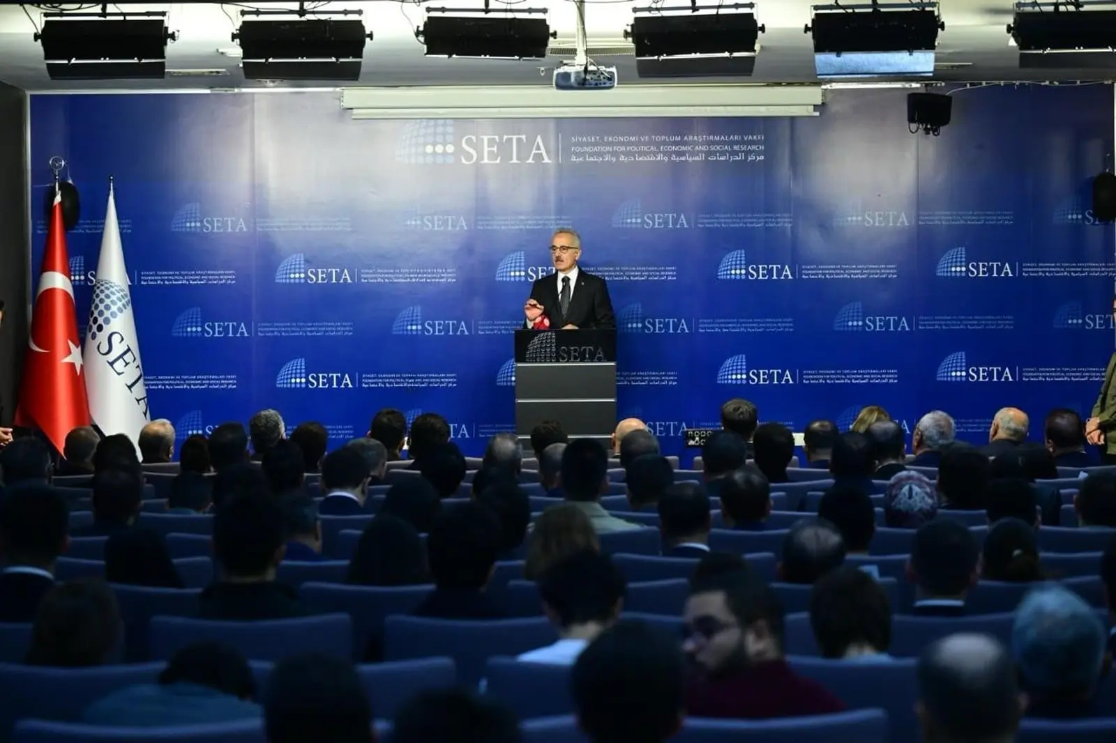 Bakan Uraloğlu: (Kalkınma Yolu Projesi) "Ülkemiz açısından projenin 10 yıllık periyotta ekonomimize yaklaşık 55 milyar dolarlık katkı sağlamasını öngörüyoruz"