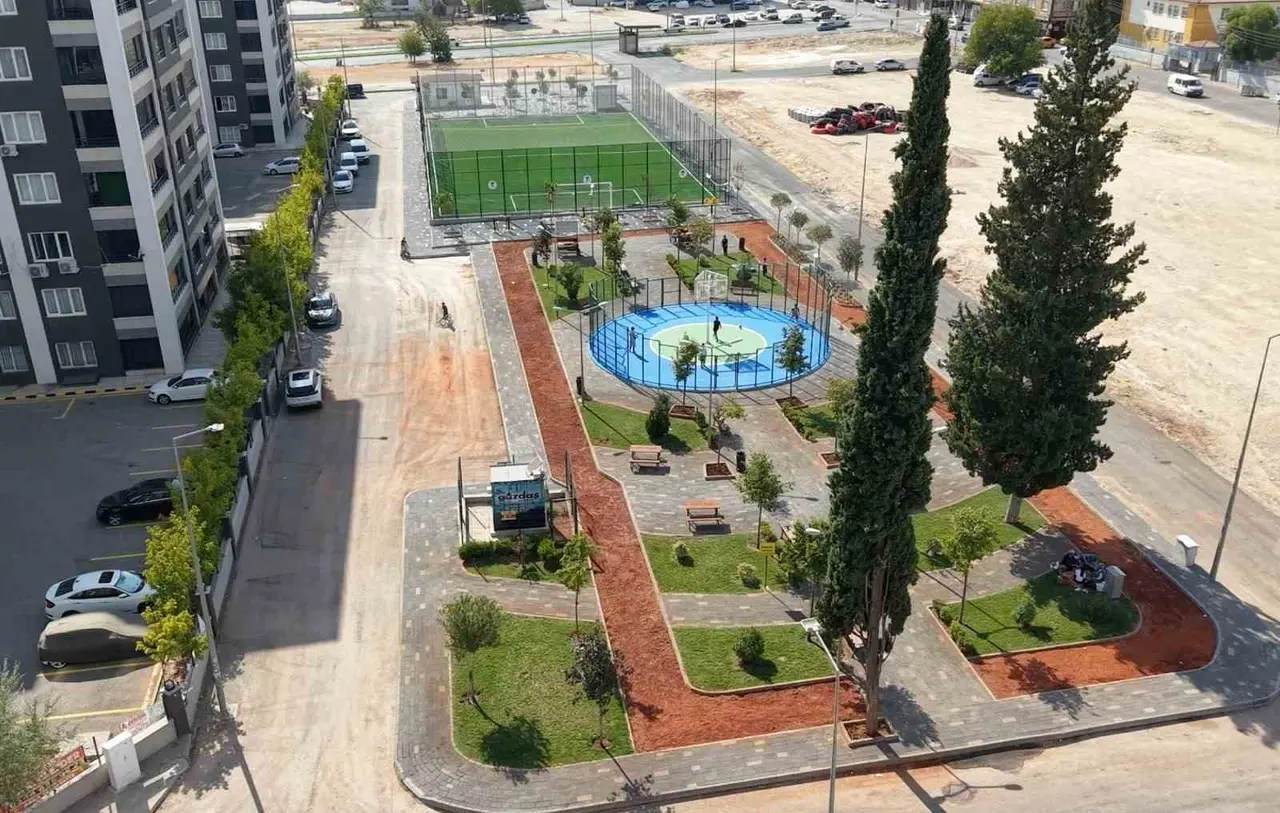 Yılmaz, Eydibaba’da yeni parkta incelemelerde bulundu