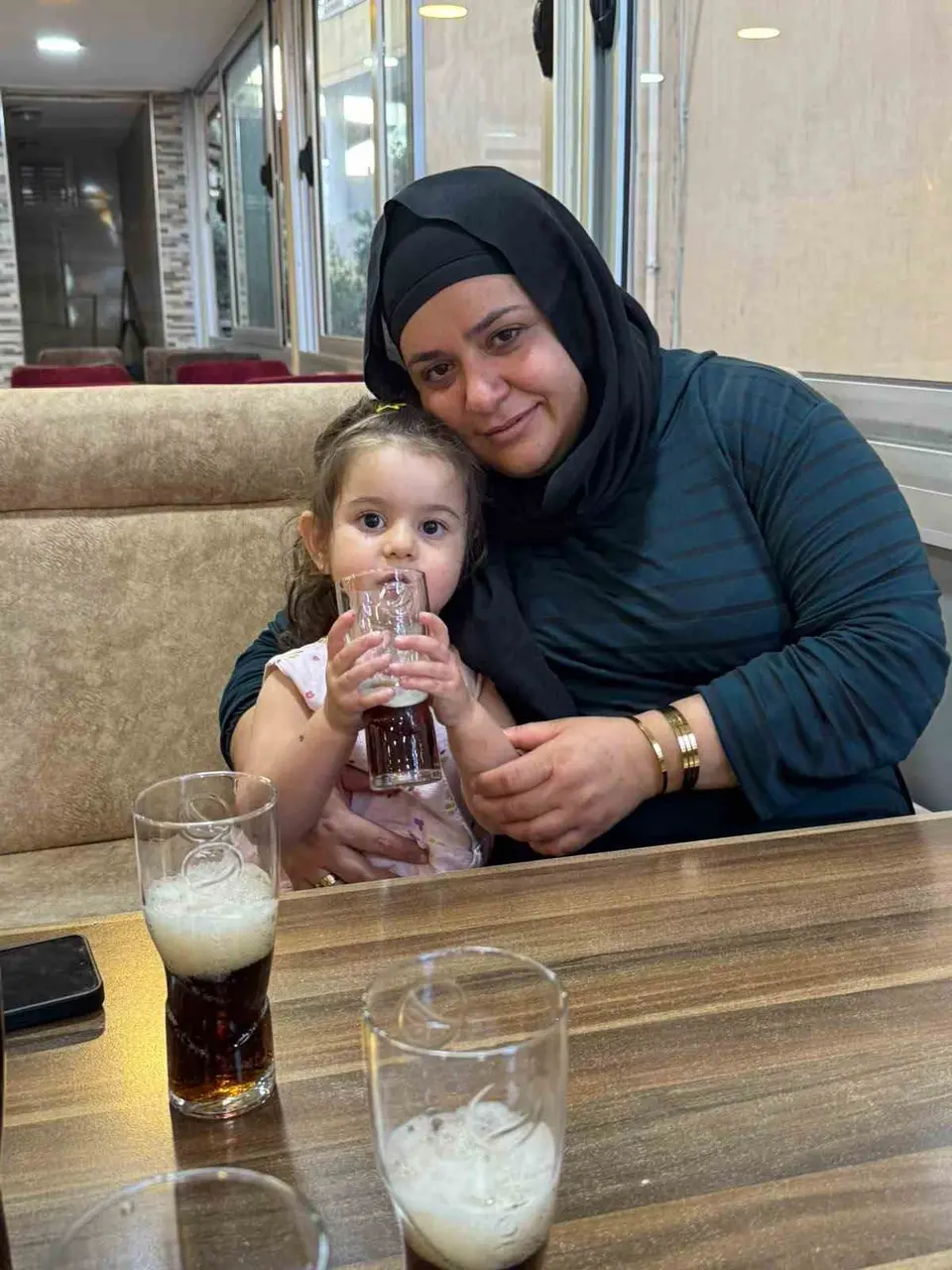 Otomobil yayalara çarptı: Anne ve 4 yaşındaki kızı hayatını kaybetti