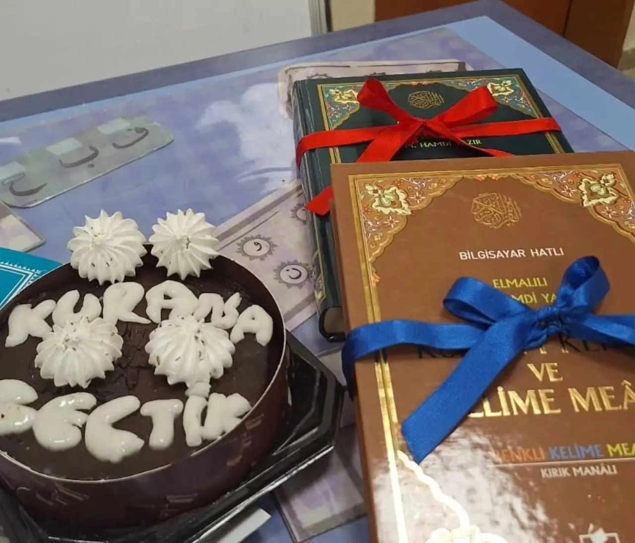 Kız yurdundaki 2 öğrenci 3 haftada Kur’an-ı Kerim okumaya başladı