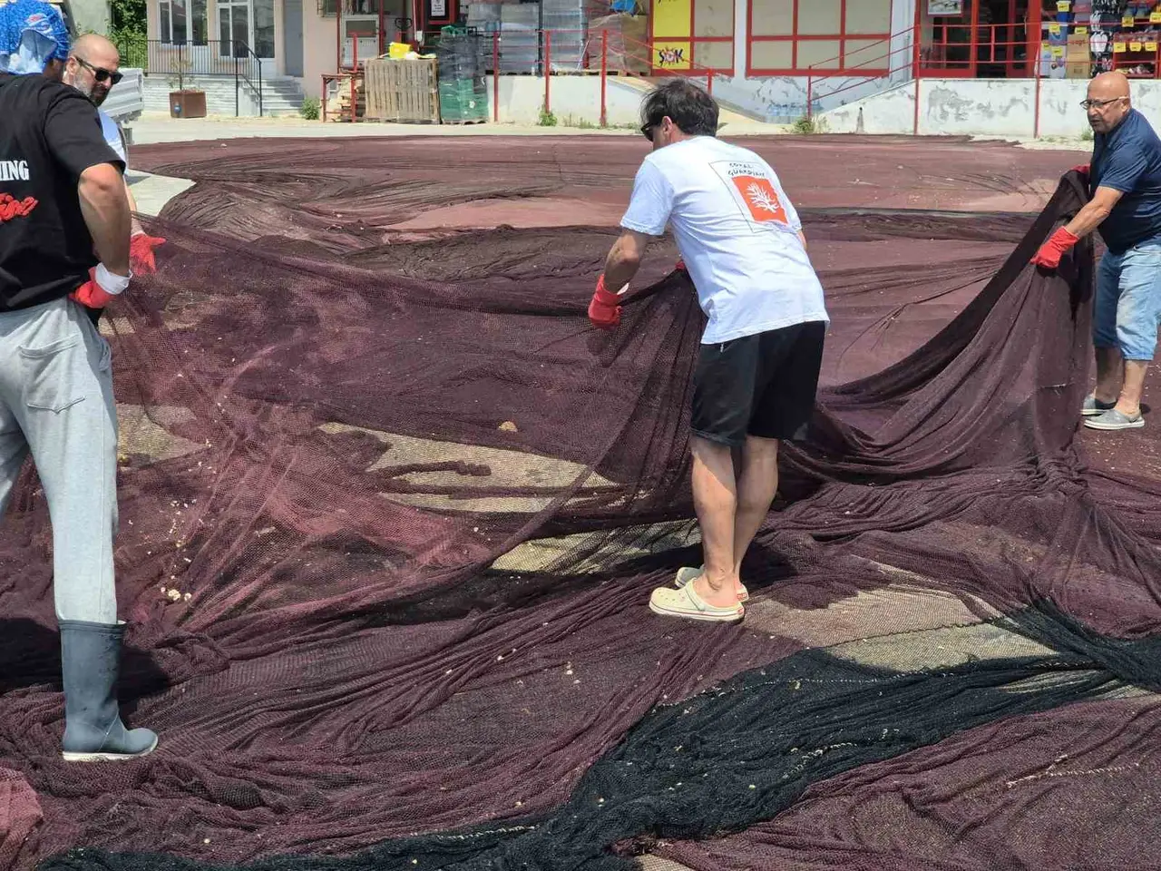 Marmara’da hayalet ağ operasyonu: 800 kiloluk atıklar güneş gözlüğüne dönüşüyor