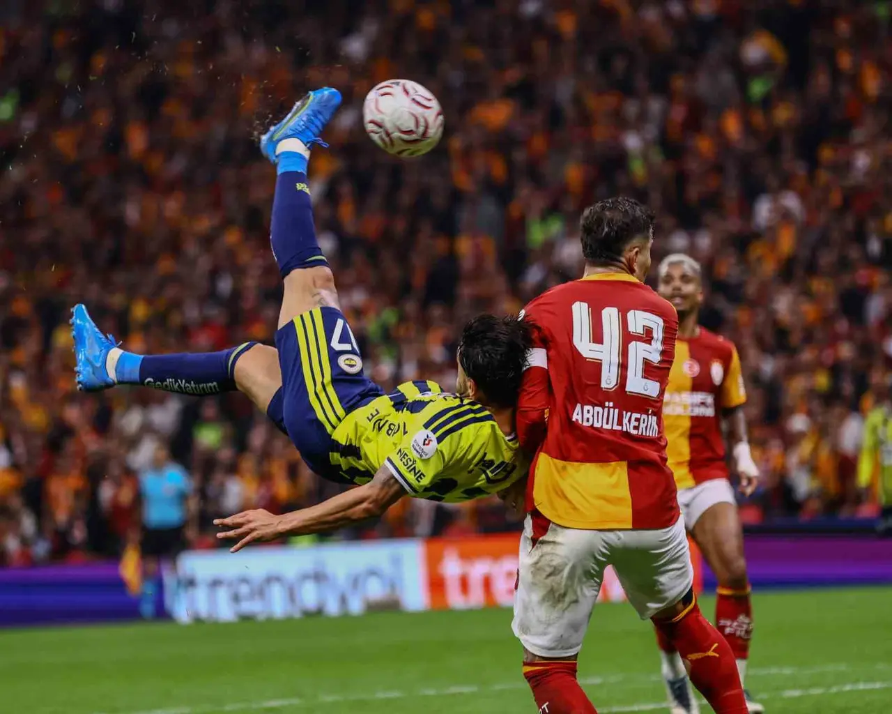 İrfan Can Kahveci, Galatasaray derbisinde ilk kez gol attı