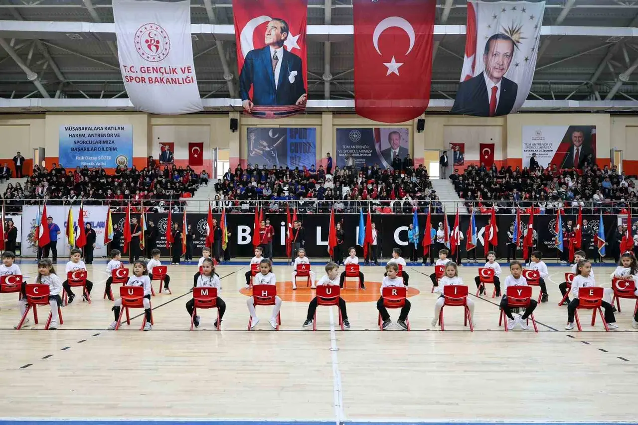 Anaokulu öğrencilerin gösterisi mest etti