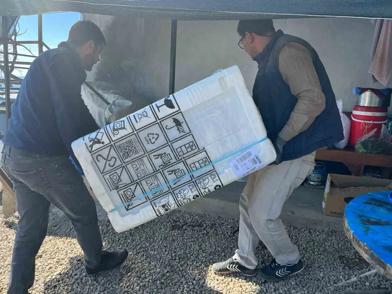 Kozan’da yangın mağdurlarına belediye desteği sürüyor