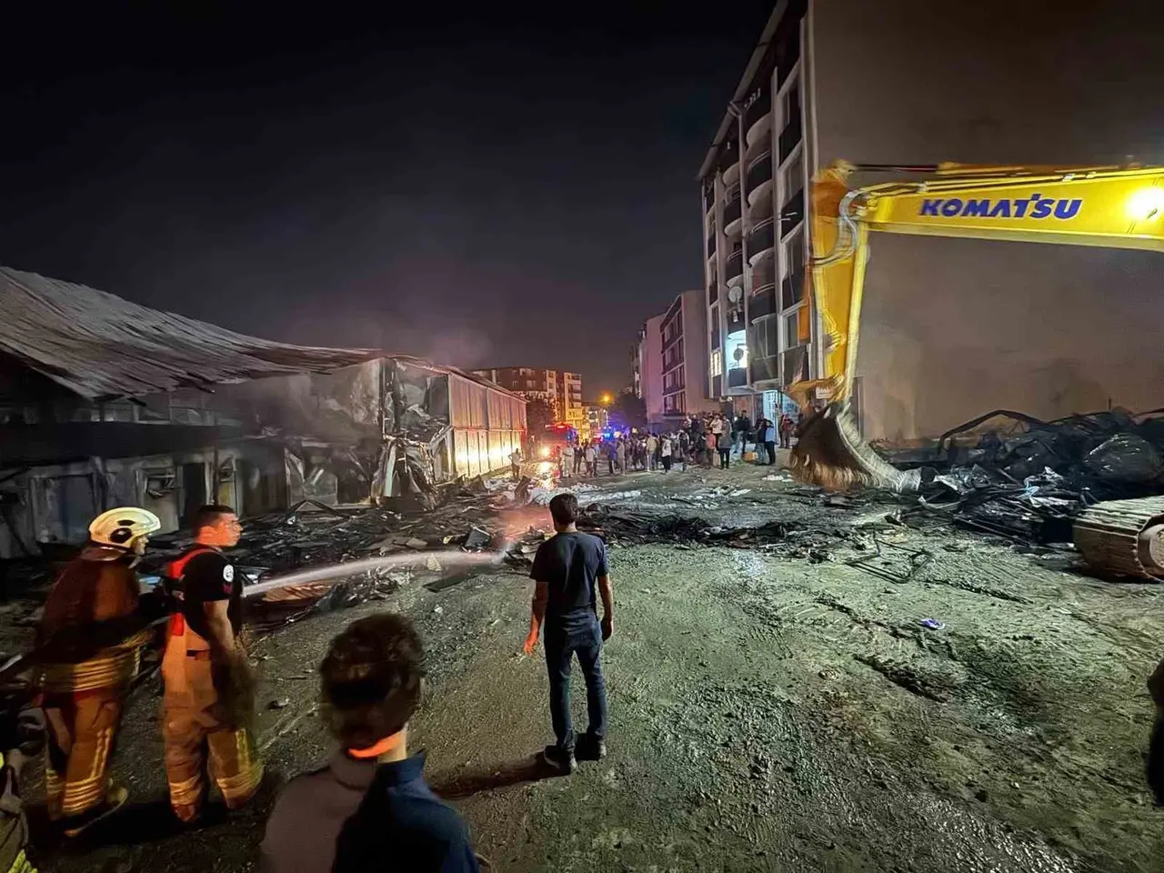 İşçilerin kaldığı konteyner yatakhane alevlere teslim oldu