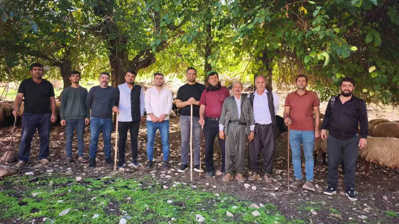 Cudi Dağı eteklerinde çobanlara uygulamalı sürü yönetimi eğitimi