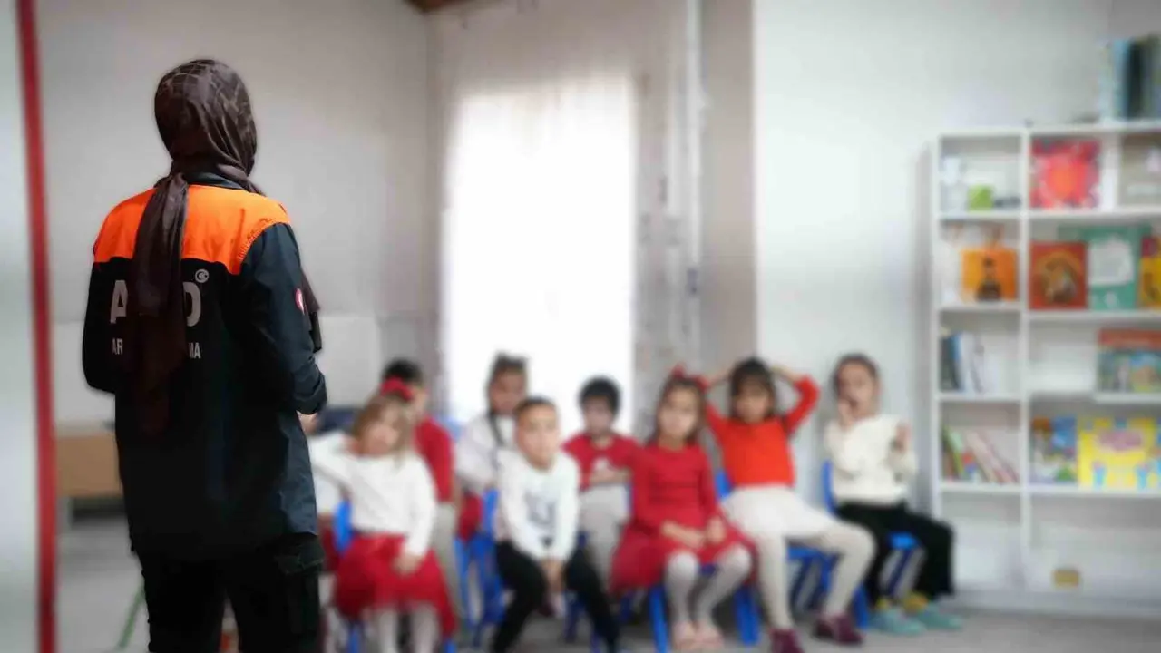 Gündüz bakımevinde deprem ve yangın tatbikatı