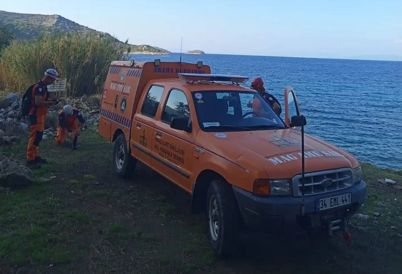 Datça’da koyda mahsur kalan kişi MAG-AME ekiplerinin yardımıyla kurtarıldı