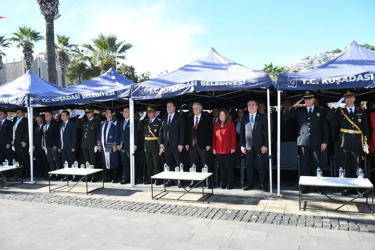 Kuşadası’nda Cumhuriyet coşkusu 103’üncü yılında meydanlara taştı